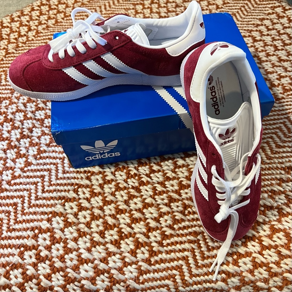 Men’s size 5/ Women’s size 6